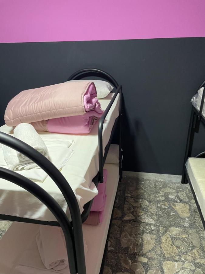 Alexander Hostel เนเปิลส์ ภายนอก รูปภาพ